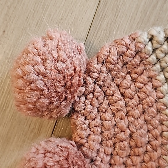 Hand Knit PomPom Toque - Picture 4 of 8
